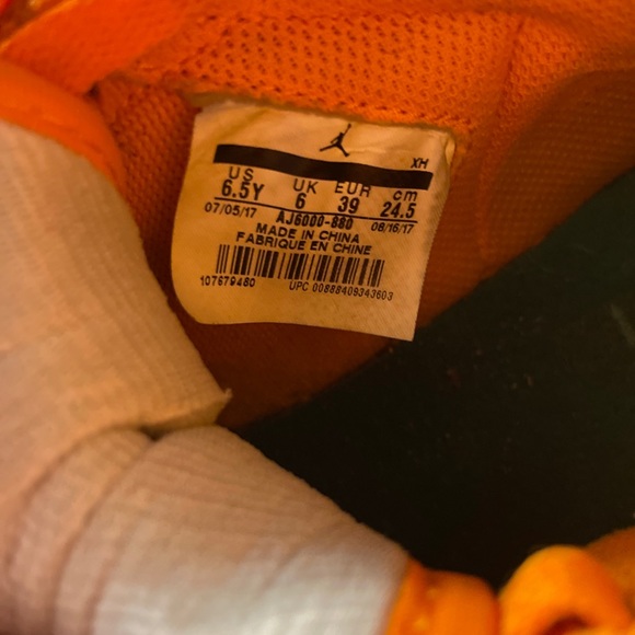 Nike Air Jordan Orange Gatorade 1 Retro sneakers - Picture 7 of 8